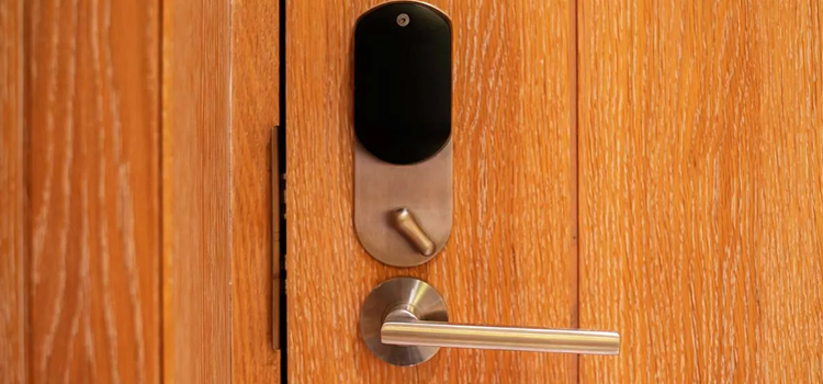 Automatic Locking Door Knob Silver Lakes